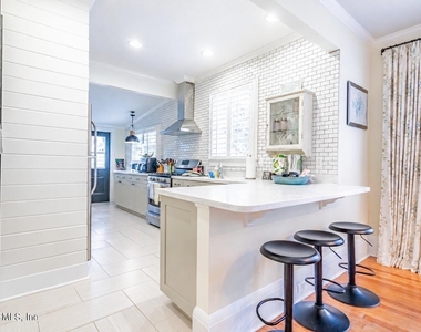 1534 Robinson Avenue - Photo Thumbnail 13