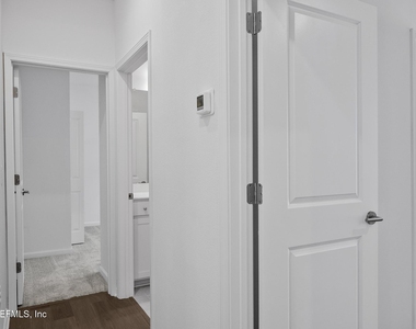 730 Farmfield Drive - Photo Thumbnail 16
