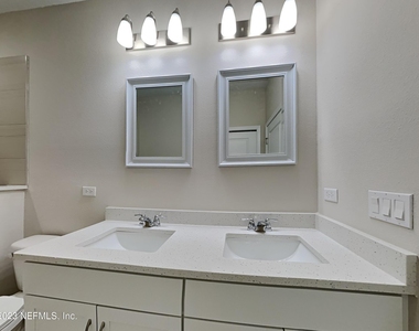 163 Charlie Way - Photo Thumbnail 7