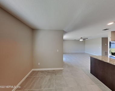 77063 Crosscut Way - Photo Thumbnail 3