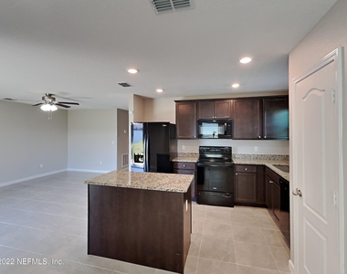 77063 Crosscut Way - Photo Thumbnail 4