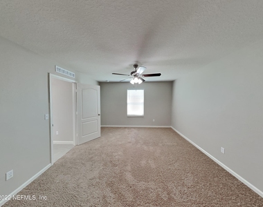 77063 Crosscut Way - Photo Thumbnail 5