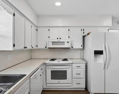 2766 Greenridge Road - Photo Thumbnail 8