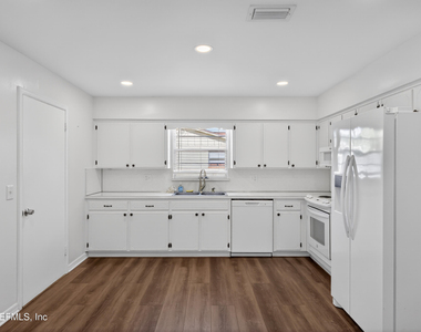 2766 Greenridge Road - Photo Thumbnail 11