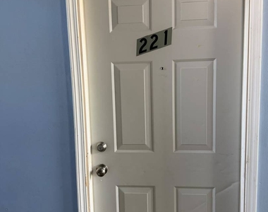 121 W Elk Trail - Photo Thumbnail 2