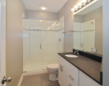 2307 N Springfield Avenue - Photo Thumbnail 9