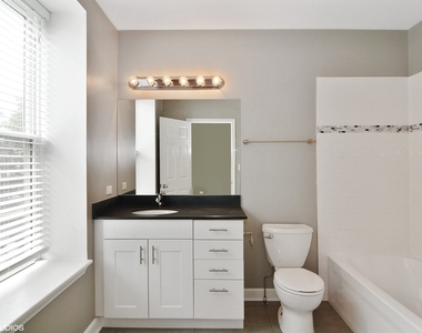 2307 N Springfield Avenue - Photo Thumbnail 6