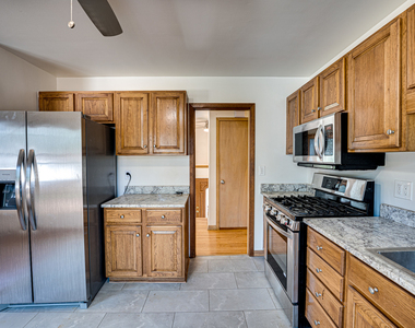 1015 Wilson Avenue - Photo Thumbnail 5