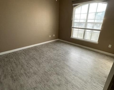 8290 W Gate Parkway - Photo Thumbnail 23