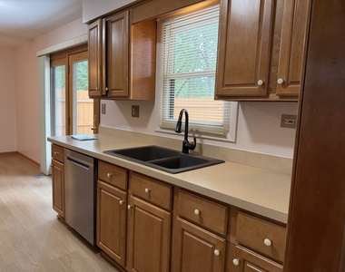 1109 Kingwood Lane - Photo Thumbnail 3