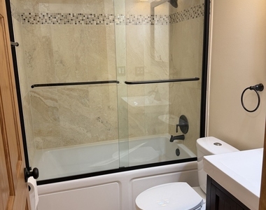 1109 Kingwood Lane - Photo Thumbnail 15