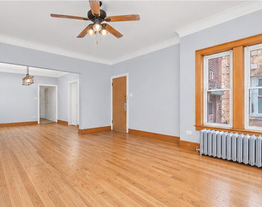 2726 N Harding Avenue - Photo Thumbnail 3