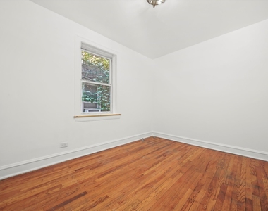 2726 N Harding Avenue - Photo Thumbnail 6