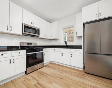 2726 N Harding Avenue - Photo Thumbnail 11