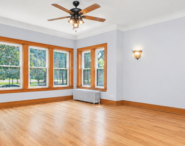 2726 N Harding Avenue - Photo Thumbnail 1