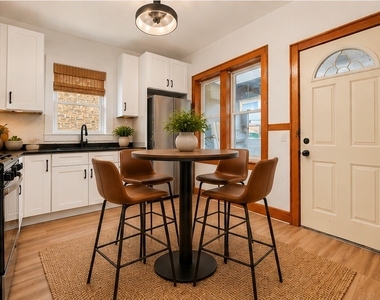 2726 N Harding Avenue - Photo Thumbnail 10