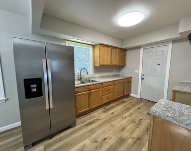 1619 Evergreen Street - Photo Thumbnail 4