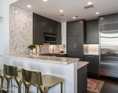 21 E Huron Street - Photo Thumbnail 10