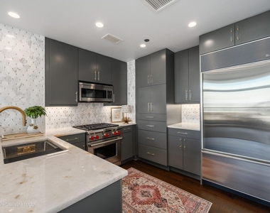 21 E Huron Street - Photo Thumbnail 11