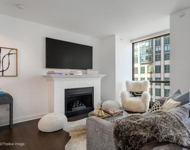 21 E Huron Street - Photo Thumbnail 6