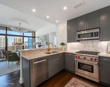 21 E Huron Street - Photo Thumbnail 13