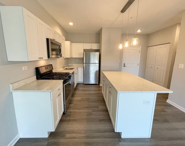 301 N Madison Street - Photo Thumbnail 3