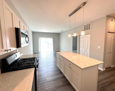 301 N Madison Street - Photo Thumbnail 3