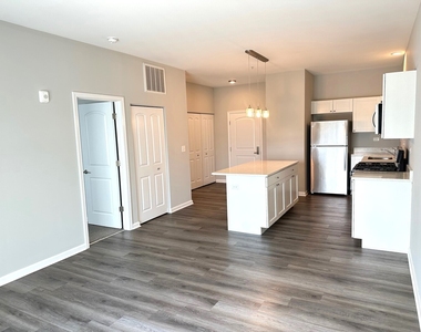 301 N Madison Street - Photo Thumbnail 6