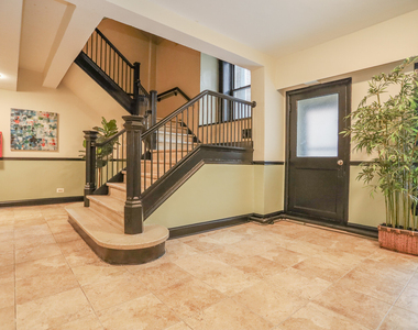 7455 N Greenview Avenue - Photo Thumbnail 7