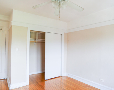 7455 N Greenview Avenue - Photo Thumbnail 4