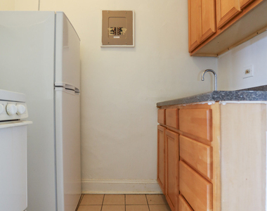 7455 N Greenview Avenue - Photo Thumbnail 3