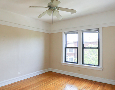 7455 N Greenview Avenue - Photo Thumbnail 1