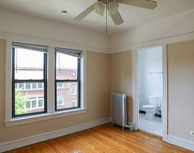 7455 N Greenview Avenue - Photo Thumbnail 2