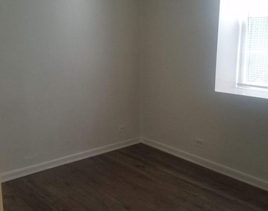 4207 N Sawyer Avenue - Photo Thumbnail 7