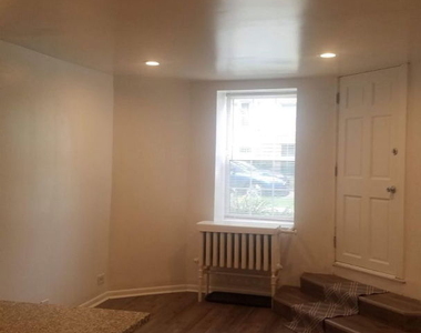 4207 N Sawyer Avenue - Photo Thumbnail 3