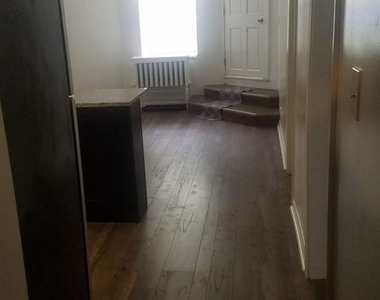 4207 N Sawyer Avenue - Photo Thumbnail 2