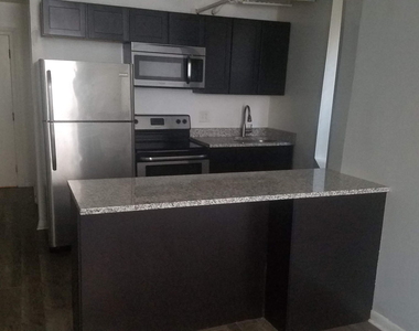 4207 N Sawyer Avenue - Photo Thumbnail 6