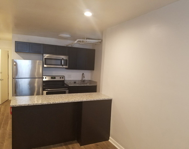 4207 N Sawyer Avenue - Photo Thumbnail 5