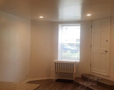 4207 N Sawyer Avenue - Photo Thumbnail 4