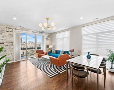 5 N Oakley Boulevard - Photo Thumbnail 1