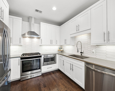 5 N Oakley Boulevard - Photo Thumbnail 10