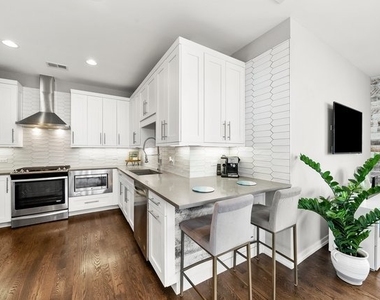 5 N Oakley Boulevard - Photo Thumbnail 9