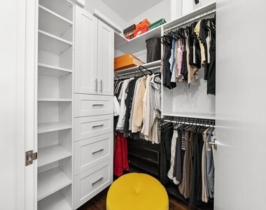 5 N Oakley Boulevard - Photo Thumbnail 15