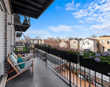 5 N Oakley Boulevard - Photo Thumbnail 4