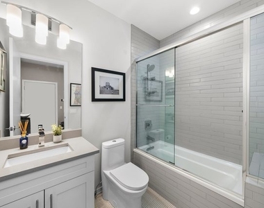 5 N Oakley Boulevard - Photo Thumbnail 19