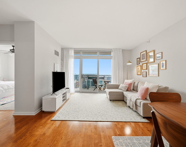 125 S Jefferson Street - Photo Thumbnail 5