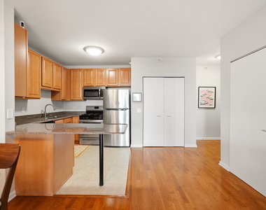 125 S Jefferson Street - Photo Thumbnail 8