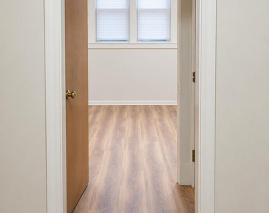 6728 S Langley Avenue - Photo Thumbnail 7