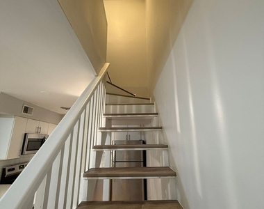 744 W Gordon Terrace - Photo Thumbnail 2