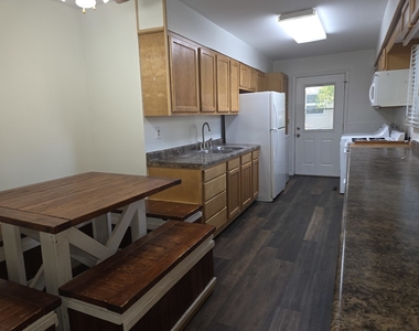 207 Caddy Avenue - Photo Thumbnail 3